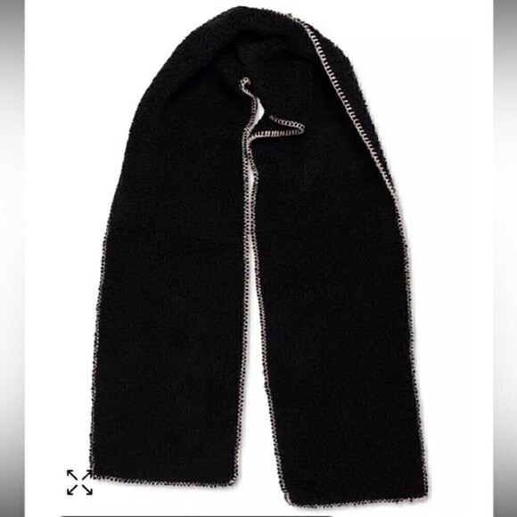 JENNI Womens Solid Sherpa Scarf Black One JENNI Solid Sherpa Scarf - Picture 3 of 4